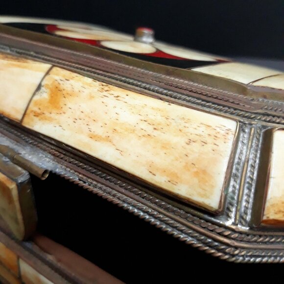 Moroccan Inlaid Bone and Brass Lidded Trinket or Jewelry Box - Picture 7 of 9